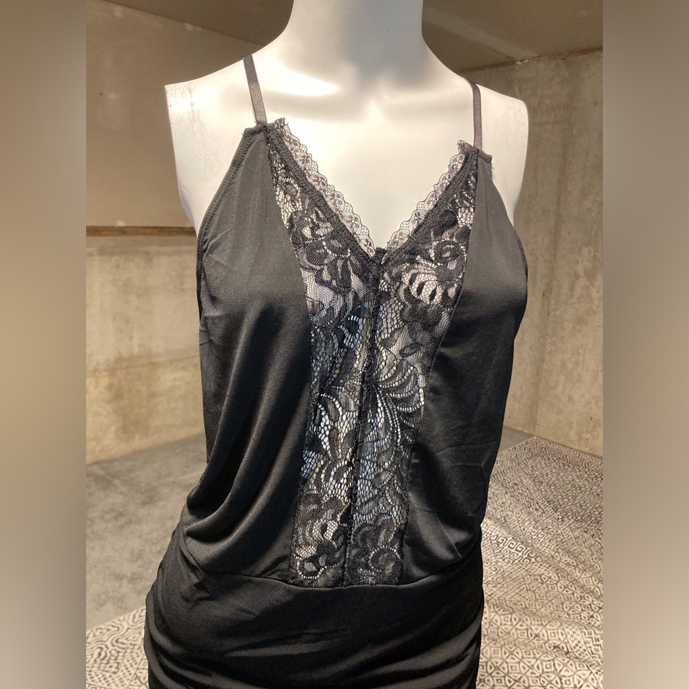 VENUS Seductive Black Lace Vixen Cami Chemise Intimate Apparel Lingerie SZ MED